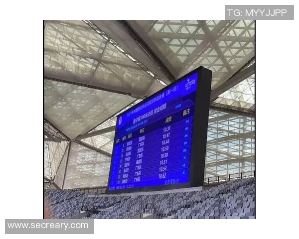 广州足球队以64分领跑钻石联赛积分榜展现强劲实力