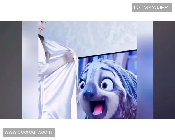 搞笑模仿足球明星摔倒瞬间引发全场爆笑的趣味视频合集